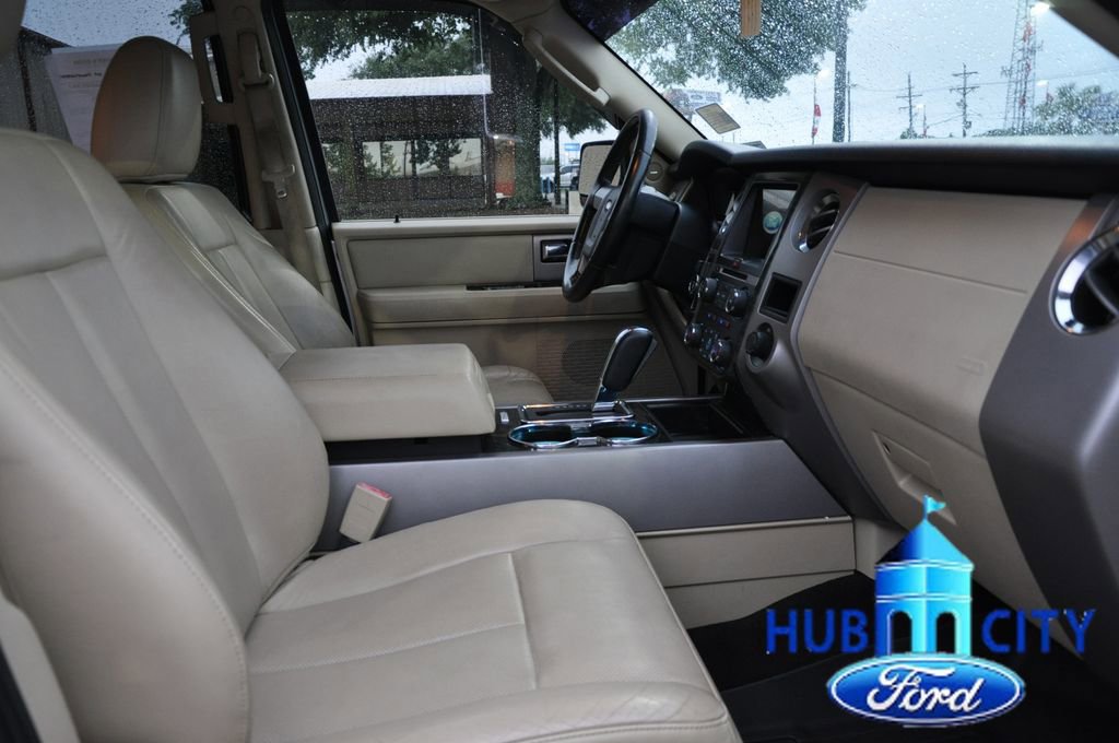 Used 2017 Ford Expedition Limited w/ Equipment Group 301A RWD image 16