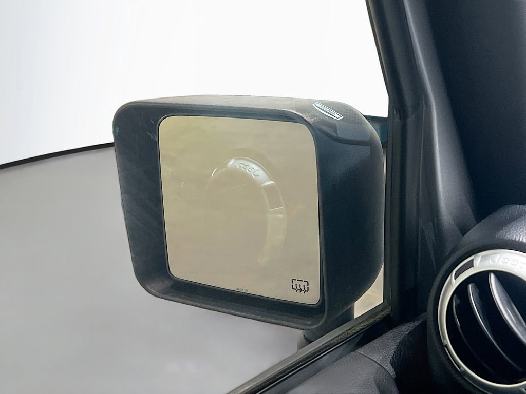 Used 2016 Jeep Wrangler Unlimited Sahara w/ Connectivity Group image 28