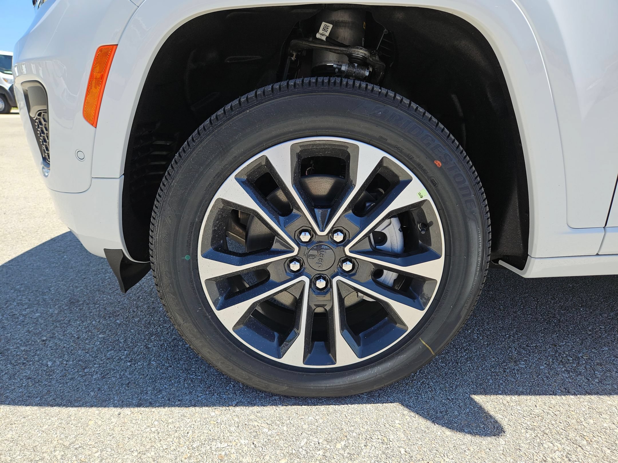 New 2025 Jeep Grand Cherokee L Overland w/ Advanced Protech Group III AWD/4WD image 20