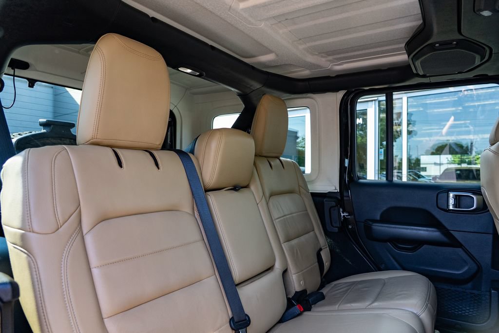 Used 2018 Jeep Wrangler Unlimited Sahara w/ Uconnect 4C Nav & Sound Group AWD/4WD image 25