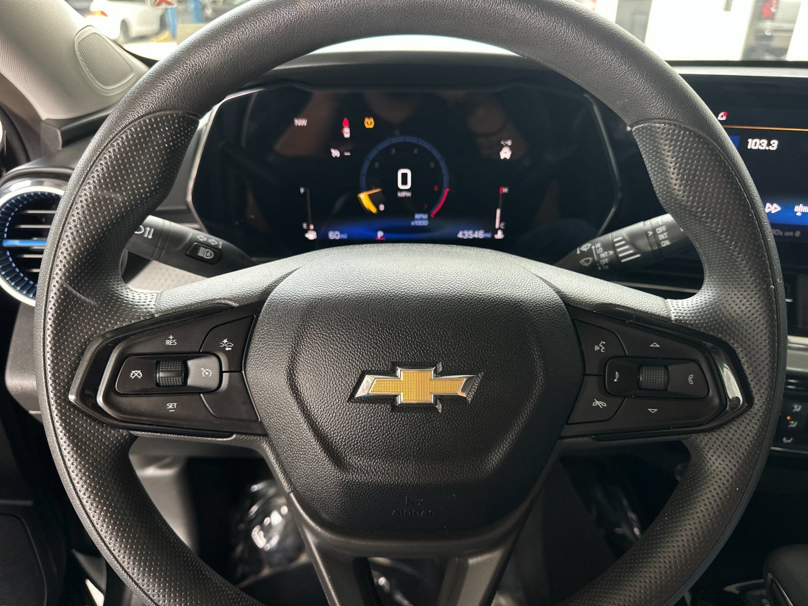 Used 2025 Chevrolet Trax LT FWD image 21