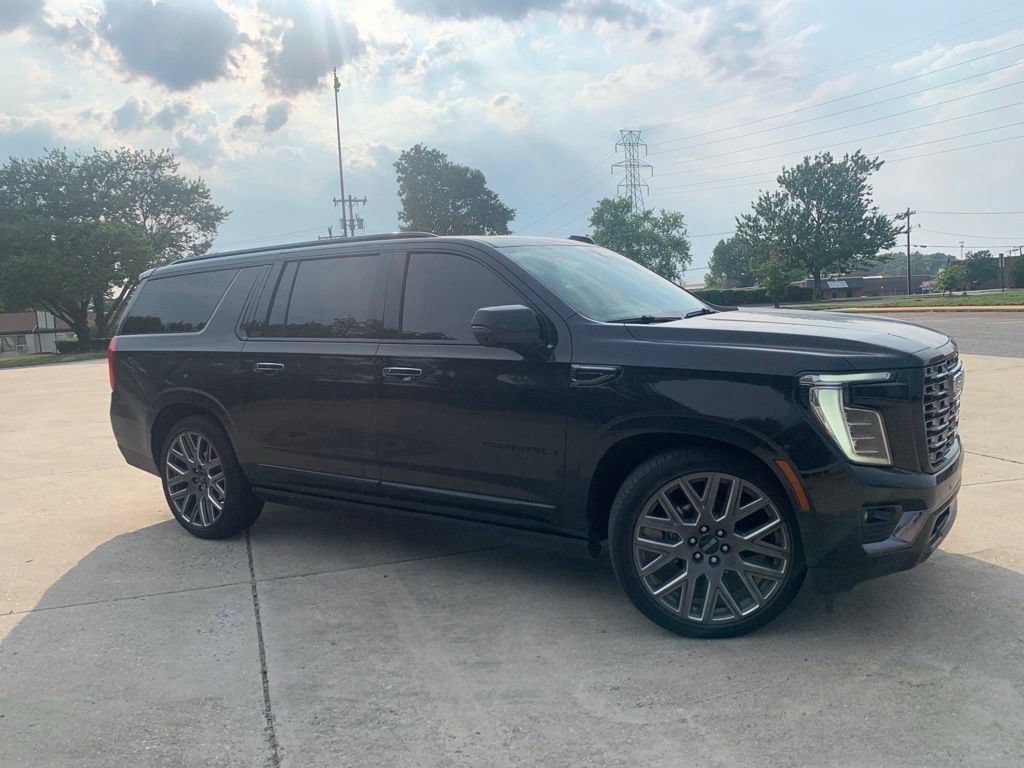 Used 2025 GMC Yukon XL Denali Ultimate AWD/4WD image 7