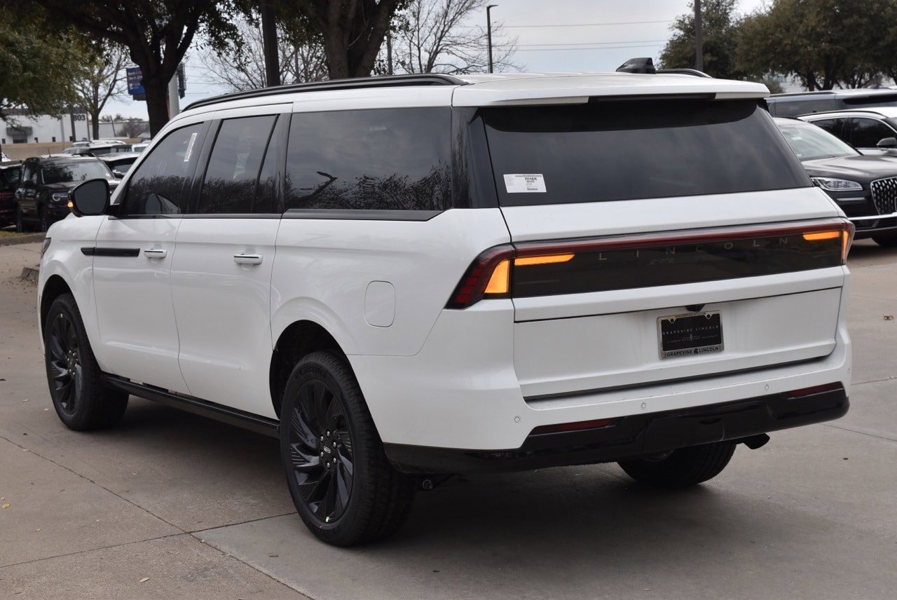 New 2025 Lincoln Navigator L Reserve w/ Jet Appearance Package image 16