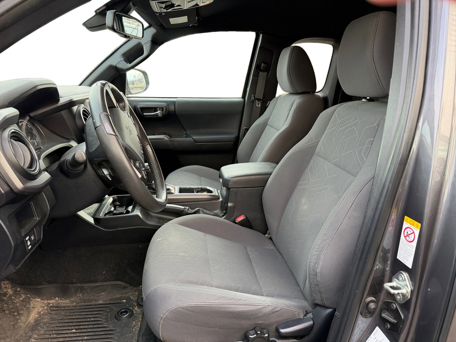 Used 2019 Toyota Tacoma TRD Off-Road image 9