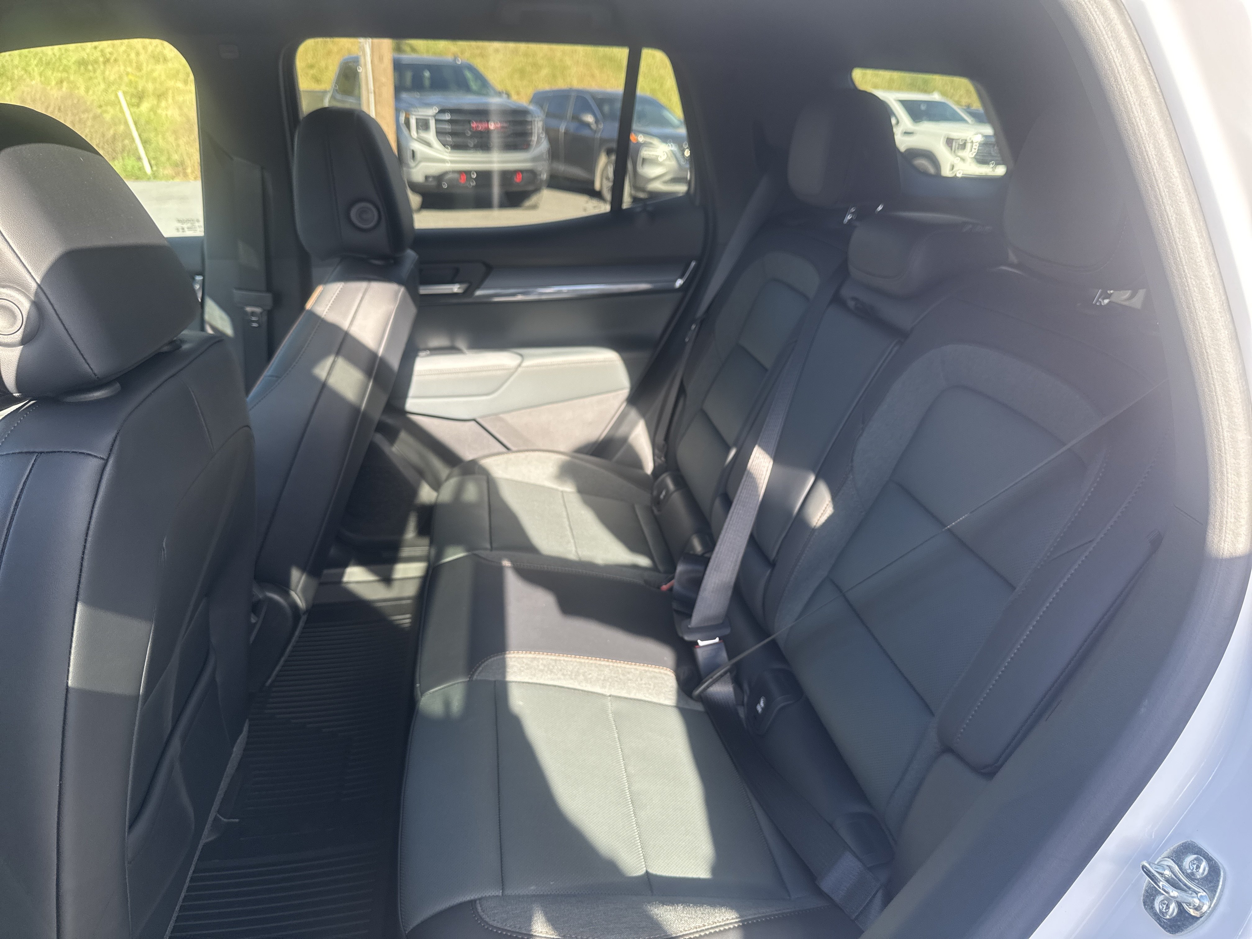 New 2027 GMC Terrain AT4 w/ Convenience Package III AWD/4WD image 23