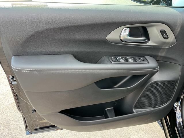 New 2026 Chrysler Pacifica Select FWD image 19