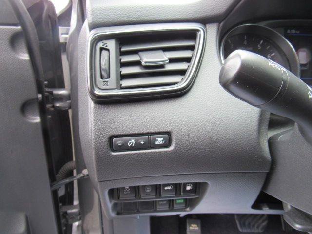 Used 2019 Nissan Rogue SV image 11