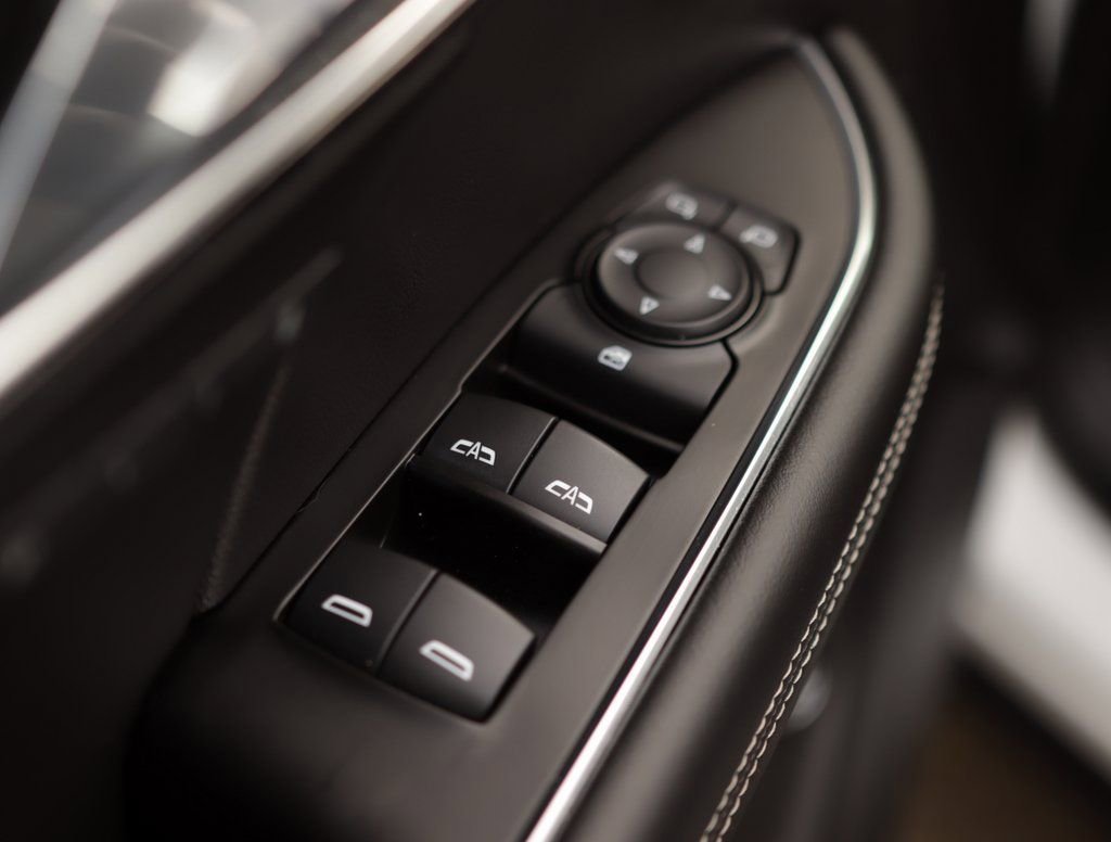 Used 2023 Buick Envision Essence w/ Sport Touring Package image 25