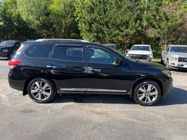 Used 2016 Nissan Pathfinder Platinum w/ Family Entertainment Package AWD/4WD image 6