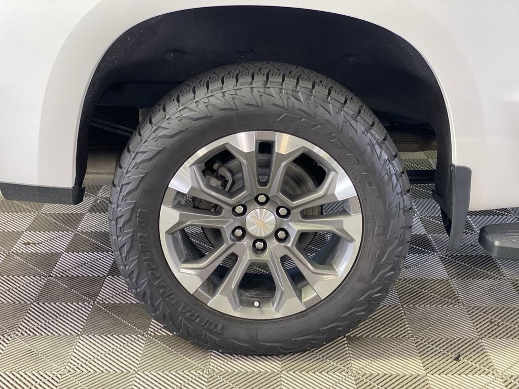 Used 2023 Chevrolet Silverado 1500 High Country w/ High Country Premium Package AWD/4WD image 40