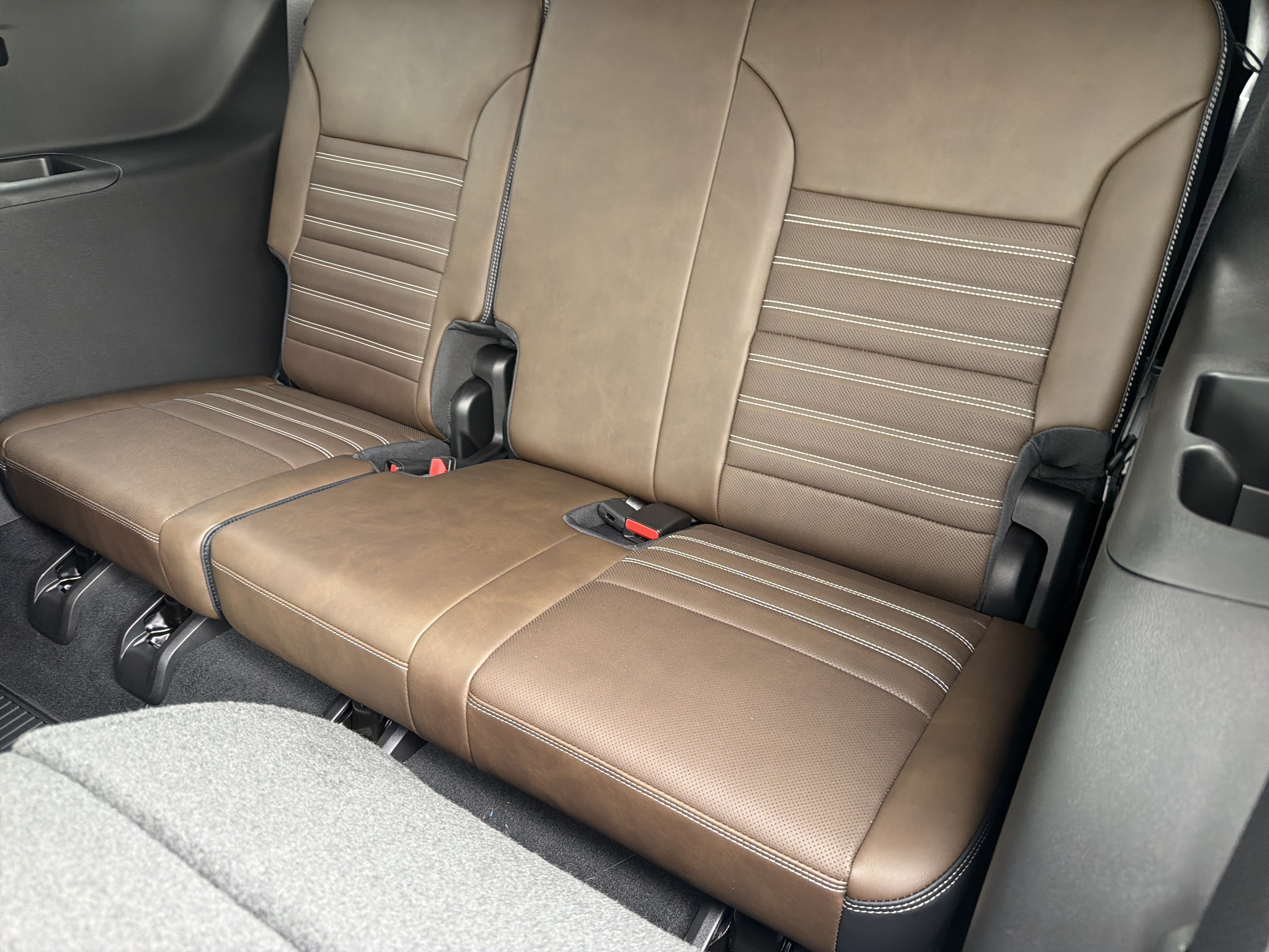 New 2027 GMC Acadia Denali Ultimate w/ LPO, Floor Liner Package FWD image 22