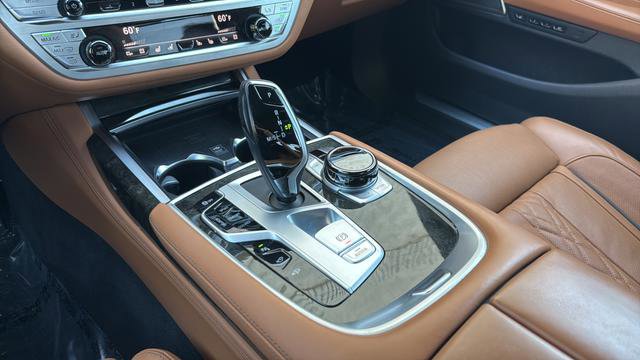 Used 2021 BMW 750i xDrive w/ Luxury Rear Seating Package AWD/4WD image 21