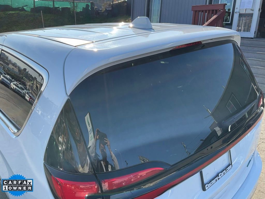 Used 2022 Chrysler Pacifica Limited w/ Uconnect Theater Family Group image 93