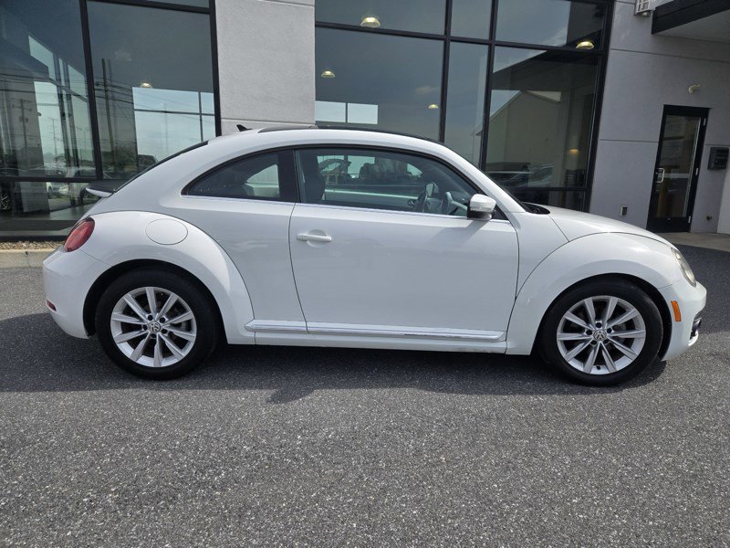 Used 2019 Volkswagen Beetle 2.0T SE image 2