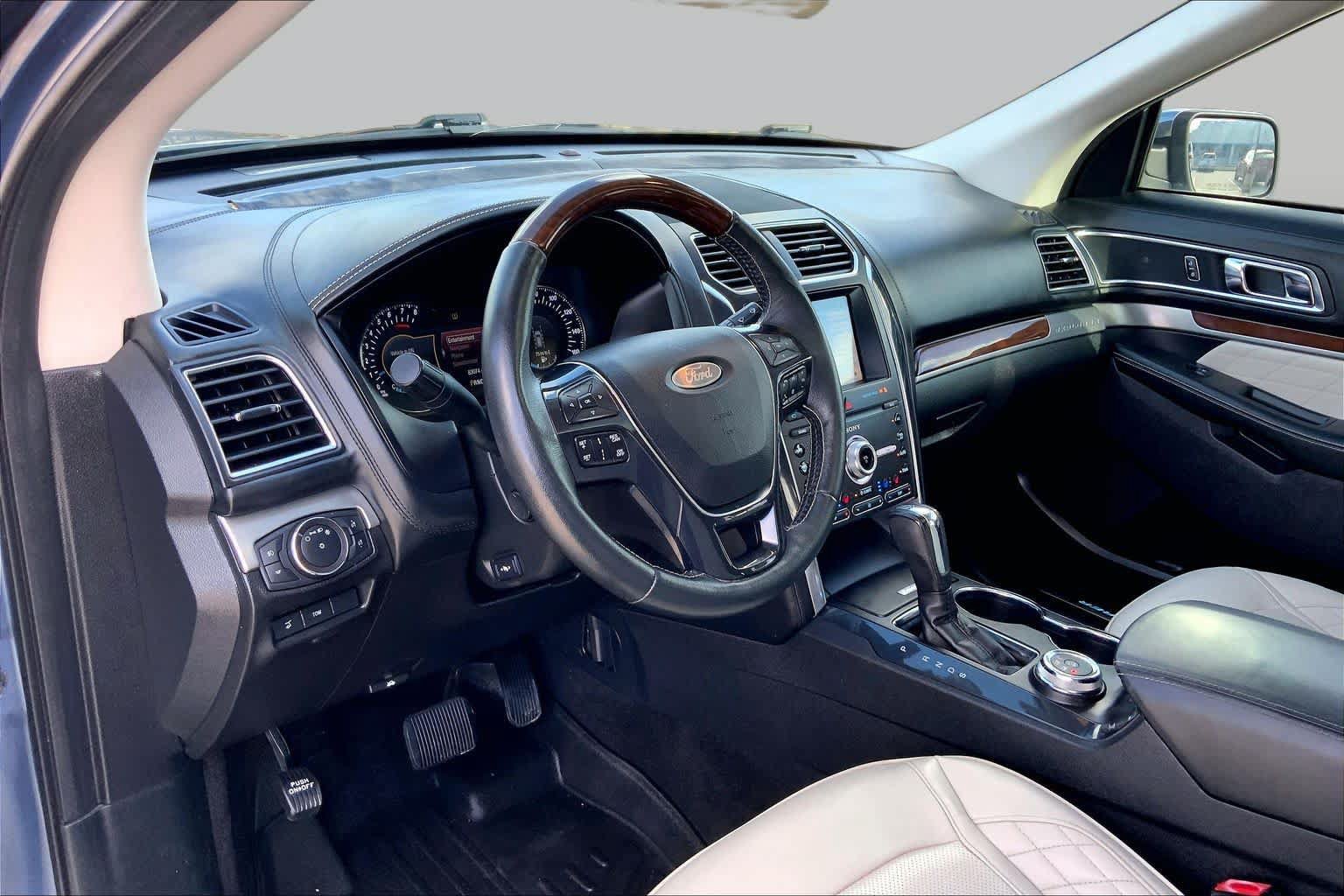 Used 2019 Ford Explorer Platinum AWD/4WD image 18