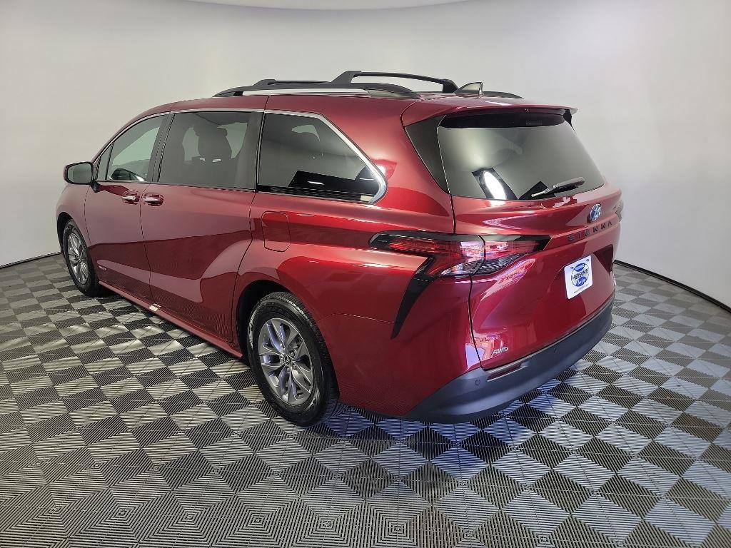 Used 2021 Toyota Sienna XLE image 10