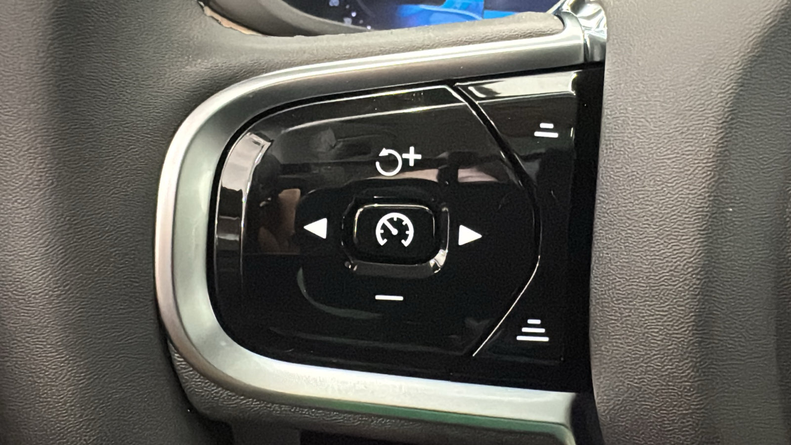 New 2027 Volvo XC60 B5 Ultra AWD/4WD image 13