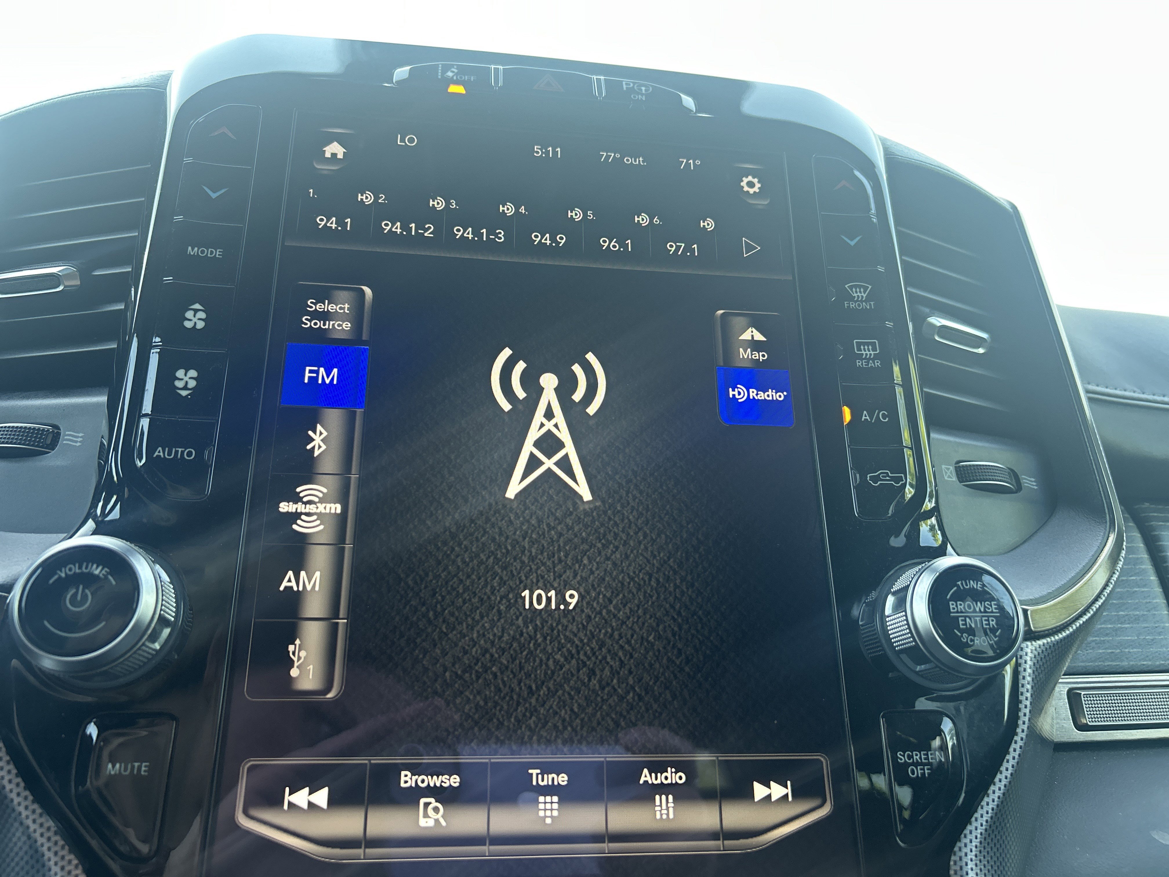Used 2019 RAM 1500 Limited image 13