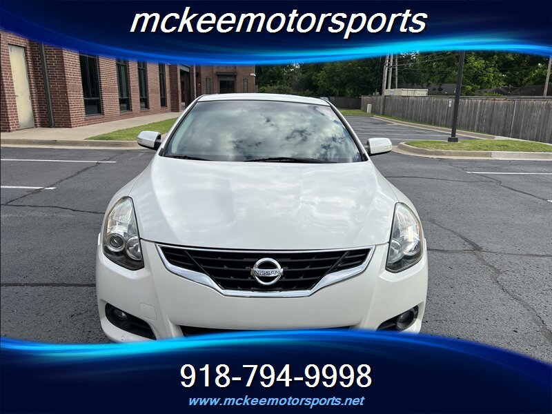 Used 2012 Nissan Altima 3.5 SR w/ Technology Pkg FWD image 2