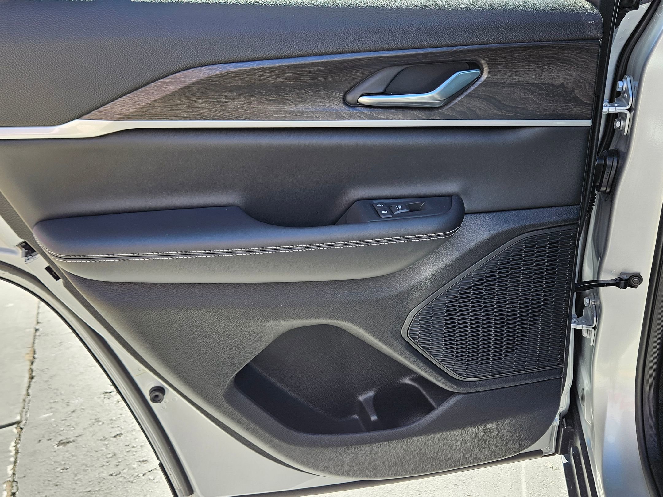 New 2026 Jeep Grand Cherokee Altitude image 21