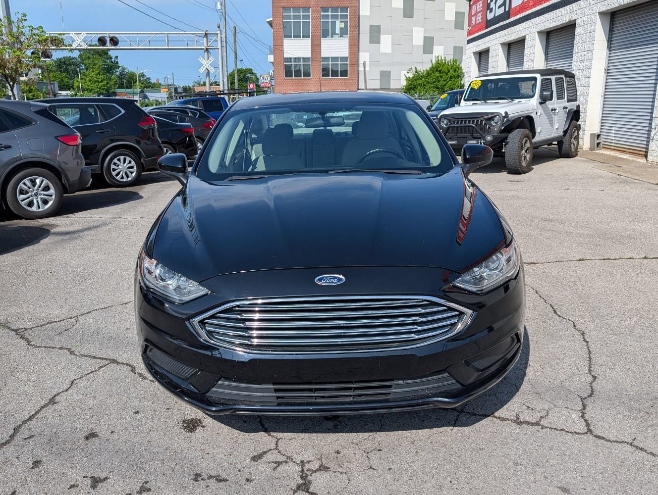 Used 2017 Ford Fusion SE FWD image 4