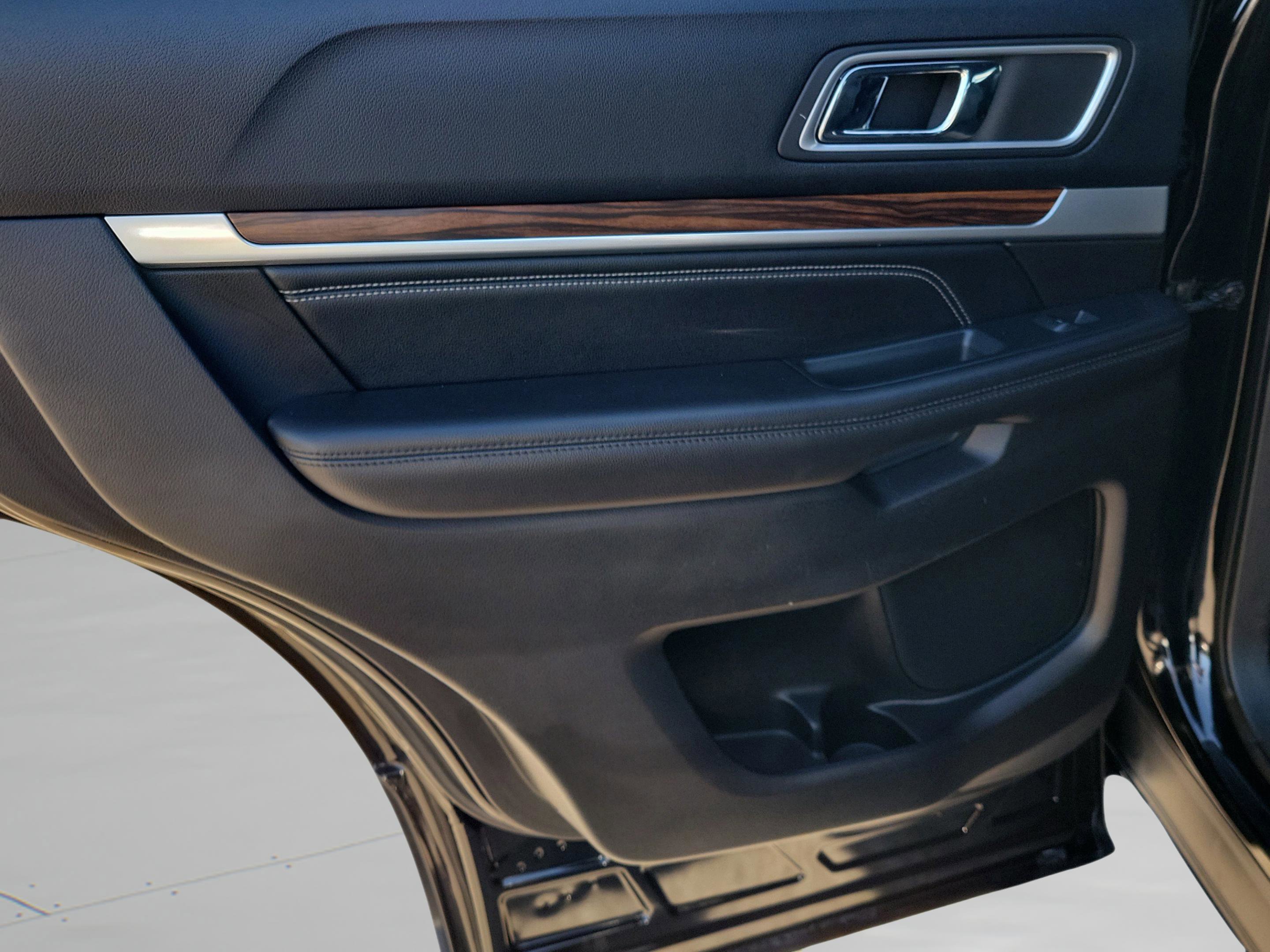 Used 2016 Ford Explorer Limited w/ Equipment Group 301A image 34