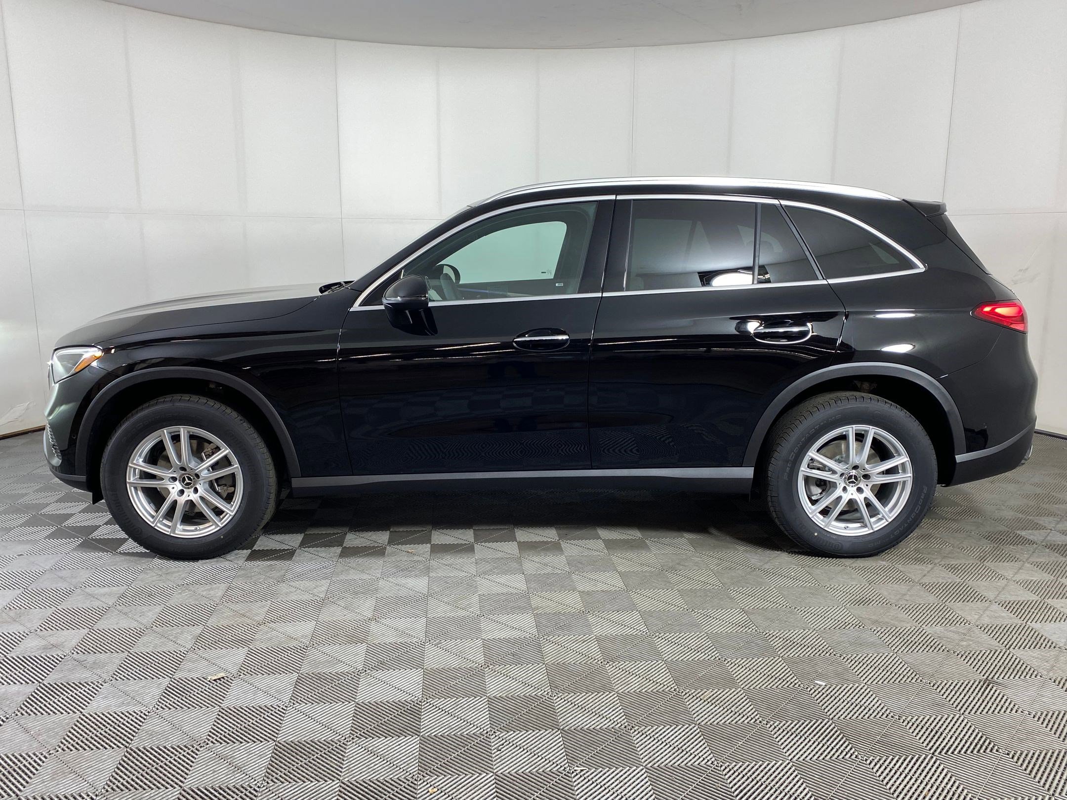Used 2026 Mercedes-Benz GLC 300 4MATIC image 2