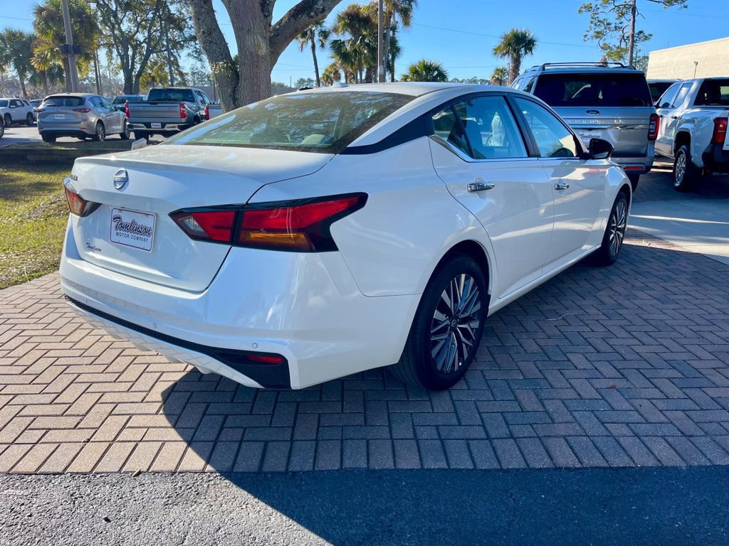 Used 2025 Nissan Altima 2.5 SV FWD image 5
