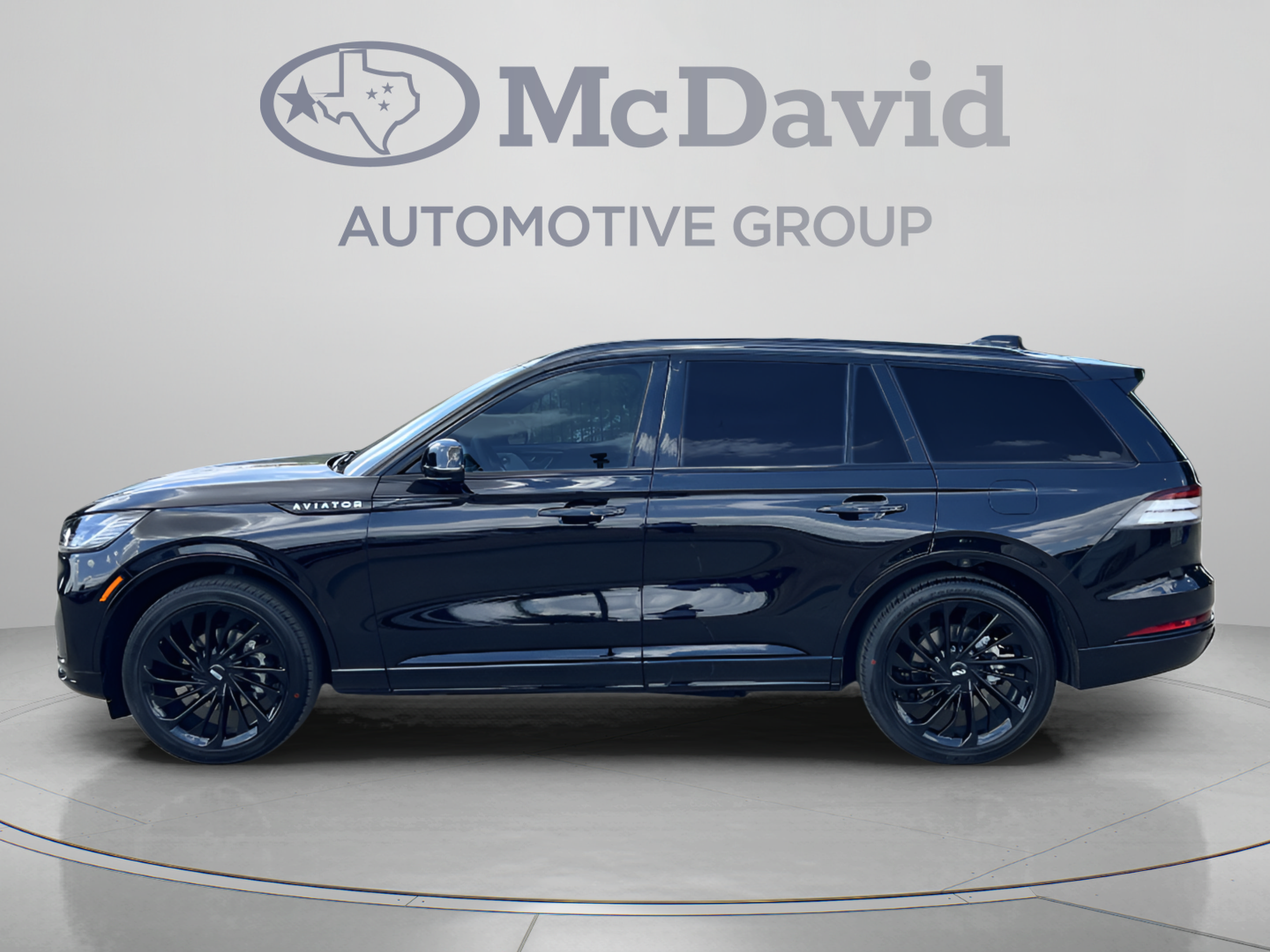 New 2026 Lincoln Aviator Reserve w/ Luxury Package RWD image 2