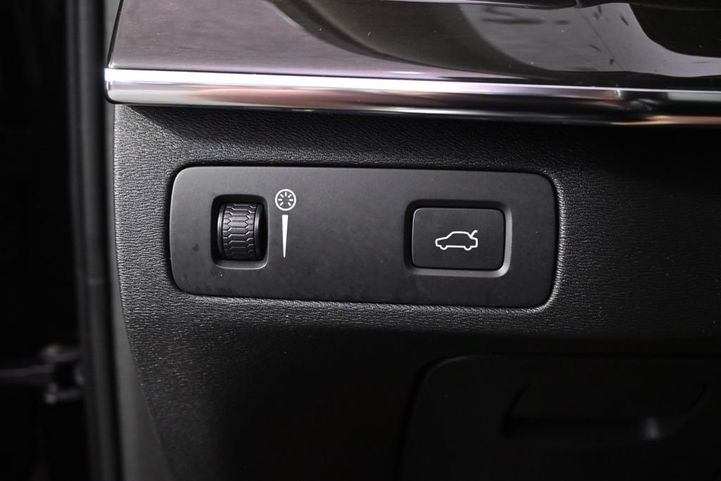 Used 2018 Volvo XC90 T5 Momentum w/ Convenience Package AWD/4WD image 24