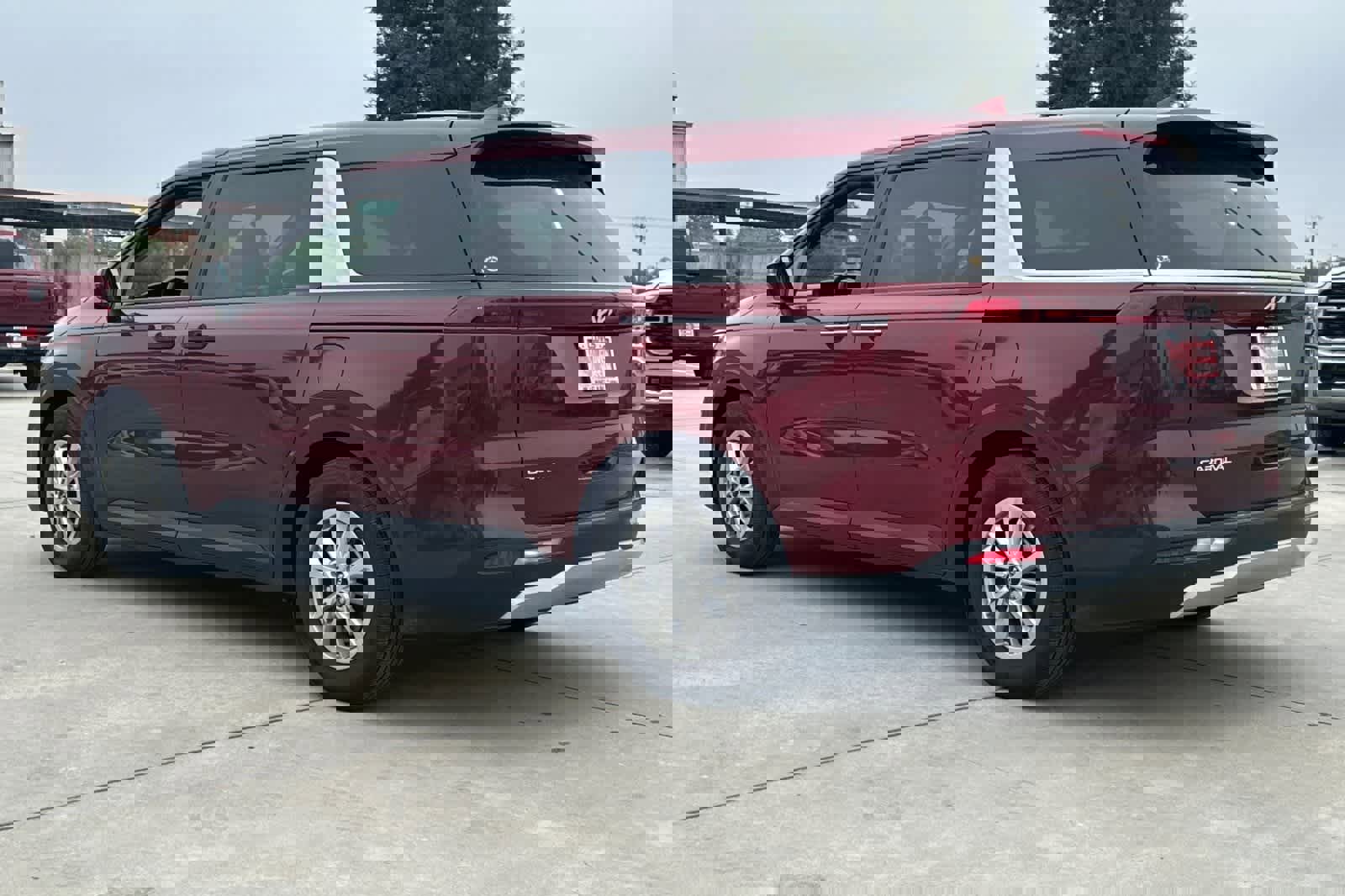 Used 2024 Kia Carnival LX image 7