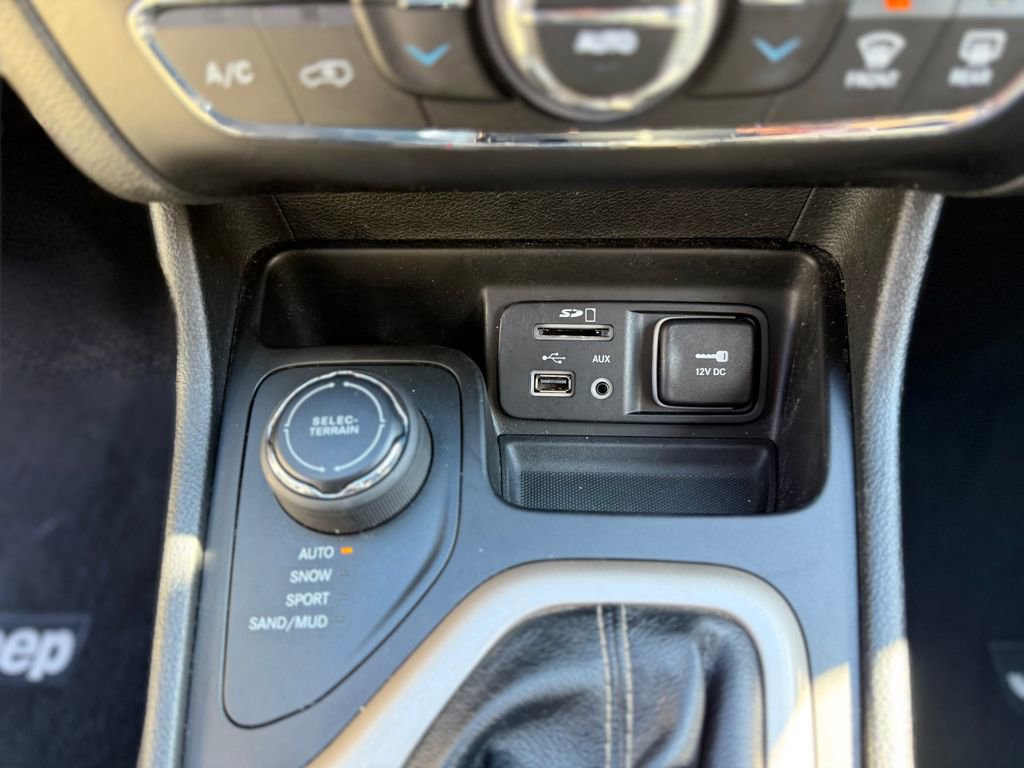 Used 2018 Jeep Cherokee Limited image 19