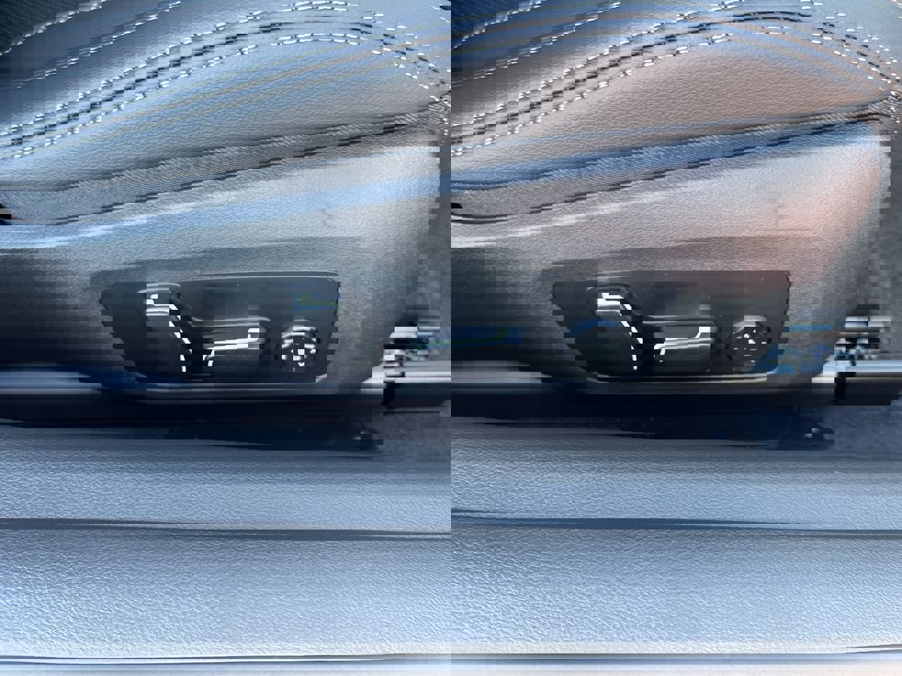 Used 2026 BMW 430i Coupe w/ M Sport Package RWD image 38