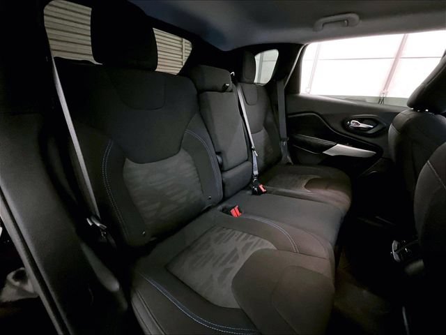 Used 2019 Jeep Cherokee Latitude AWD/4WD image 26