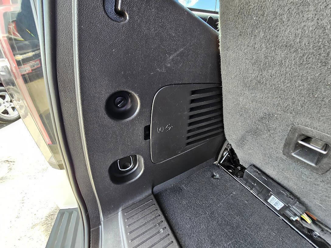 Used 2015 Cadillac Escalade Luxury image 40