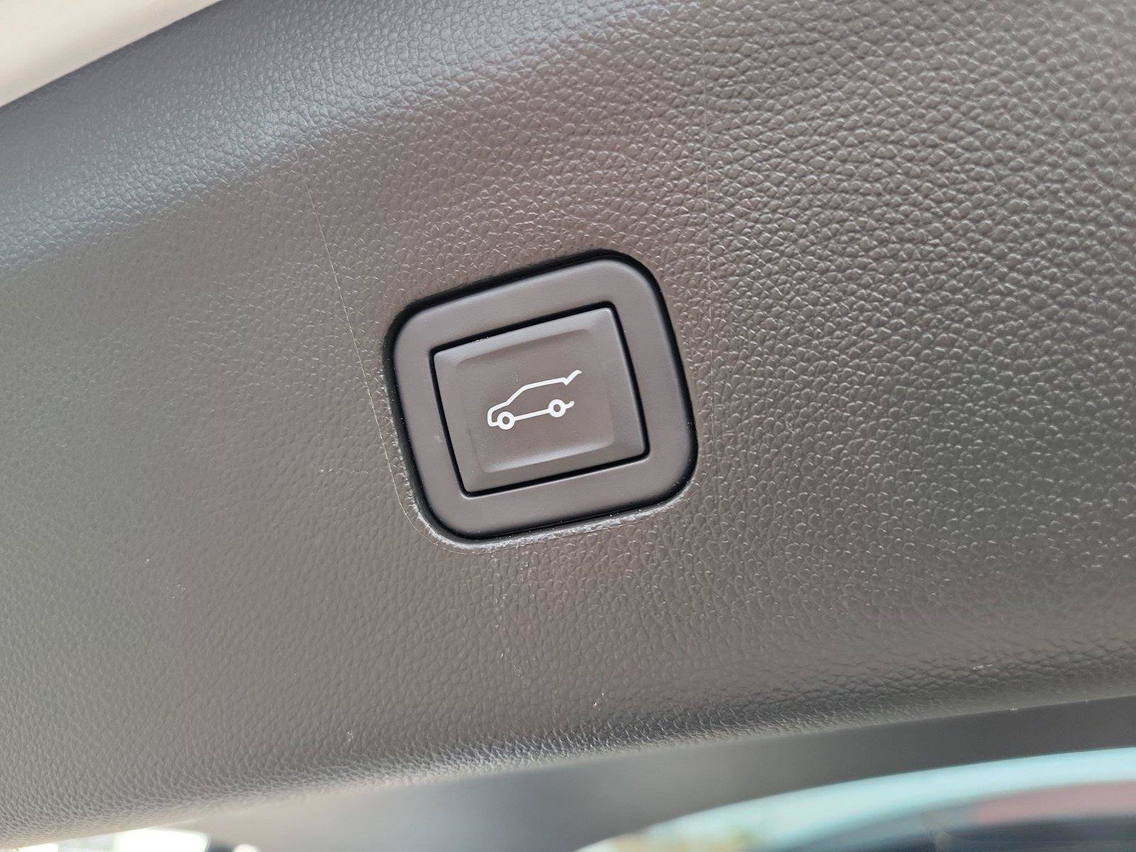 Used 2023 Buick Enclave Essence w/ Sport Touring Edition FWD image 8