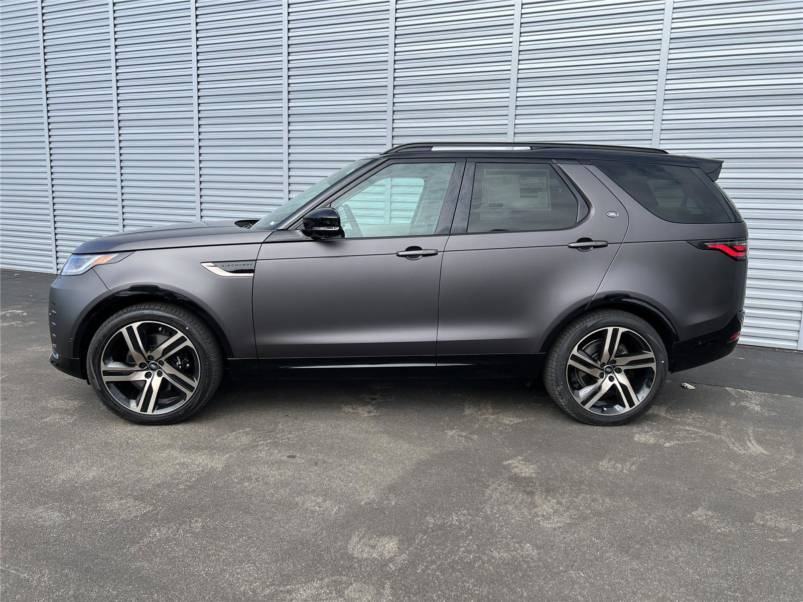 New 2026 Land Rover Discovery Limited Edition AWD/4WD image 2