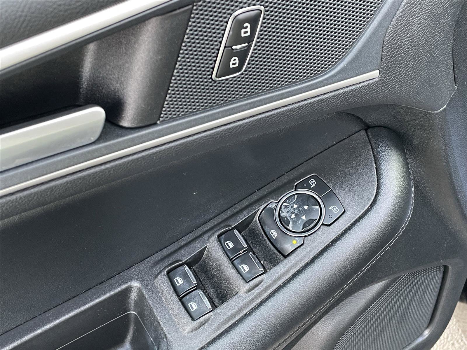 Used 2024 Ford Edge SEL w/ Convenience Package image 14