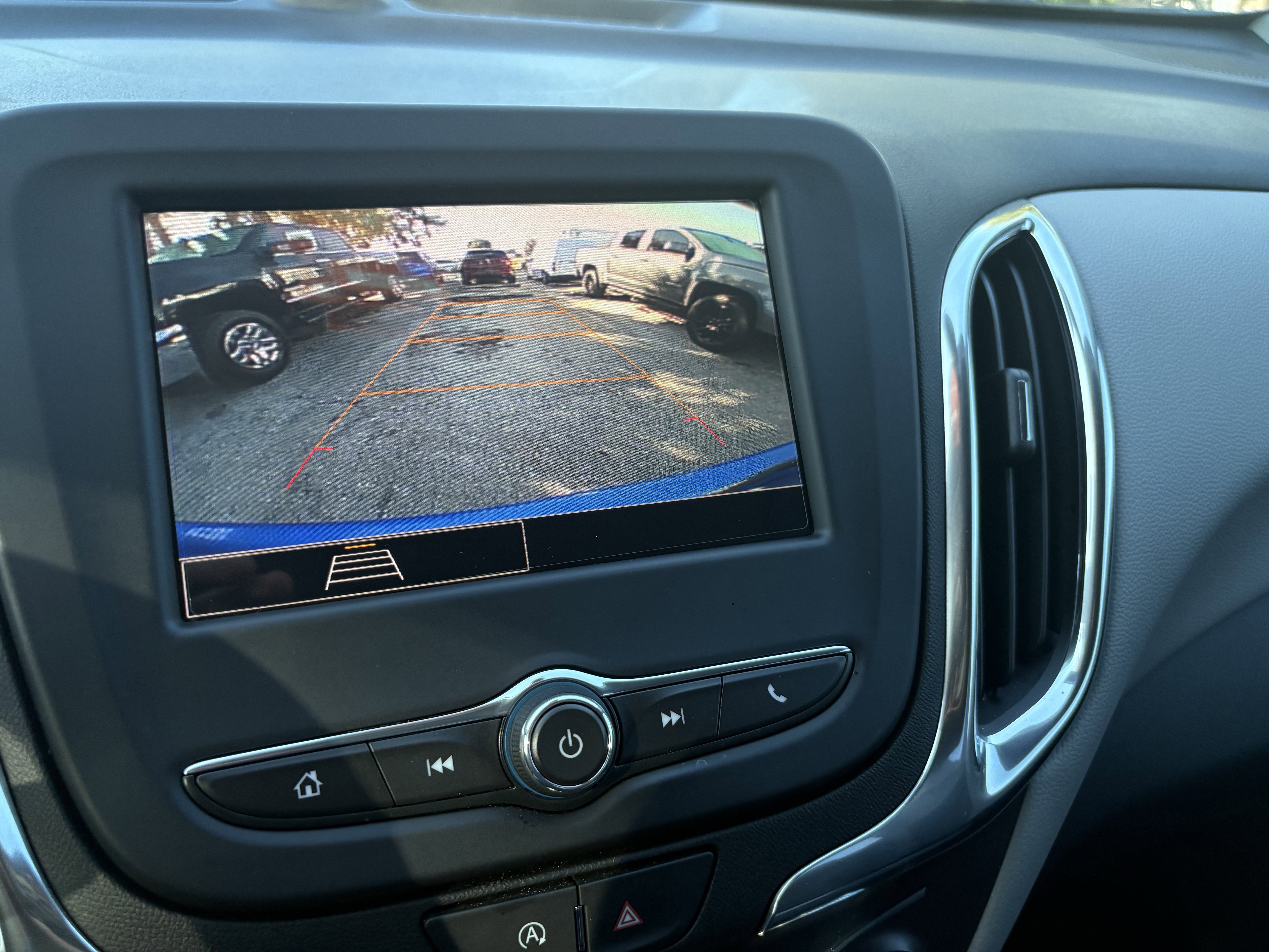 Used 2024 Chevrolet Equinox LS w/ Driver Confidence II Package image 12