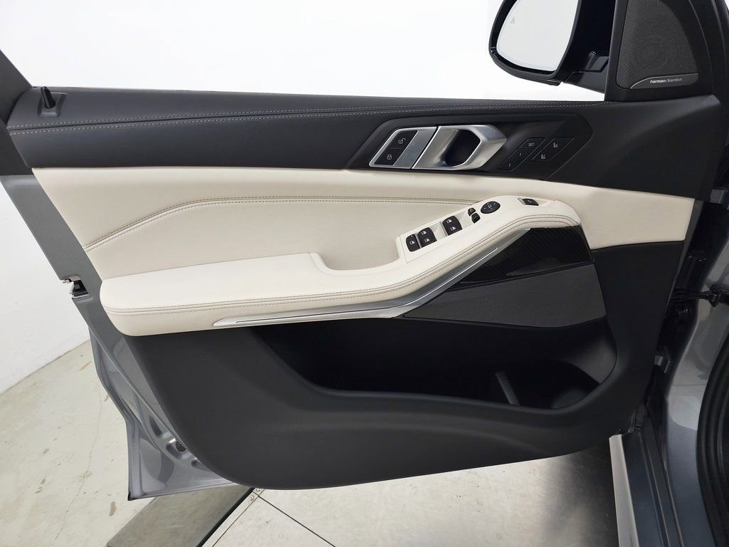 Used 2025 BMW X5 M60i image 16