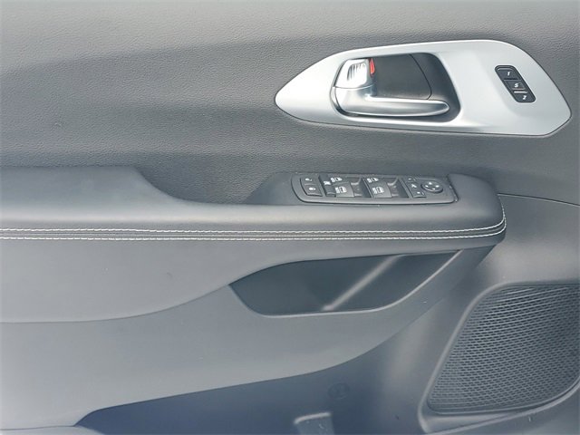 New 2026 Chrysler Pacifica Limited w/ Trailer Tow Group image 16