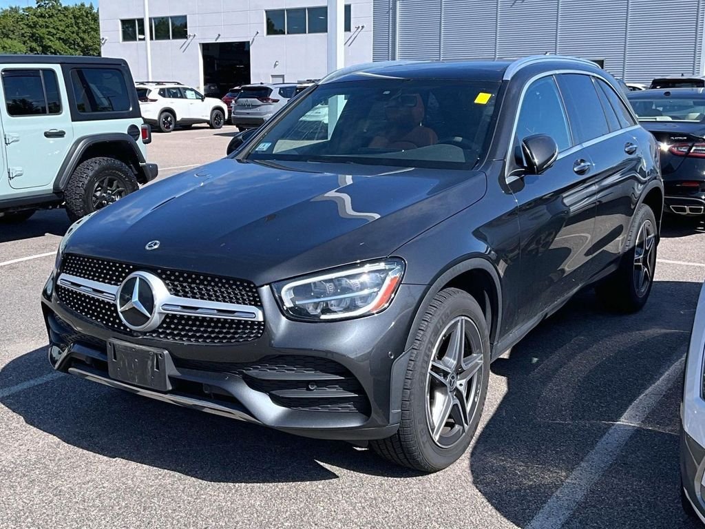 Used 2021 Mercedes-Benz GLC 300 4MATIC image 3