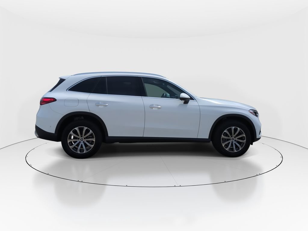 Used 2025 Mercedes-Benz GLC 300 4MATIC image 9