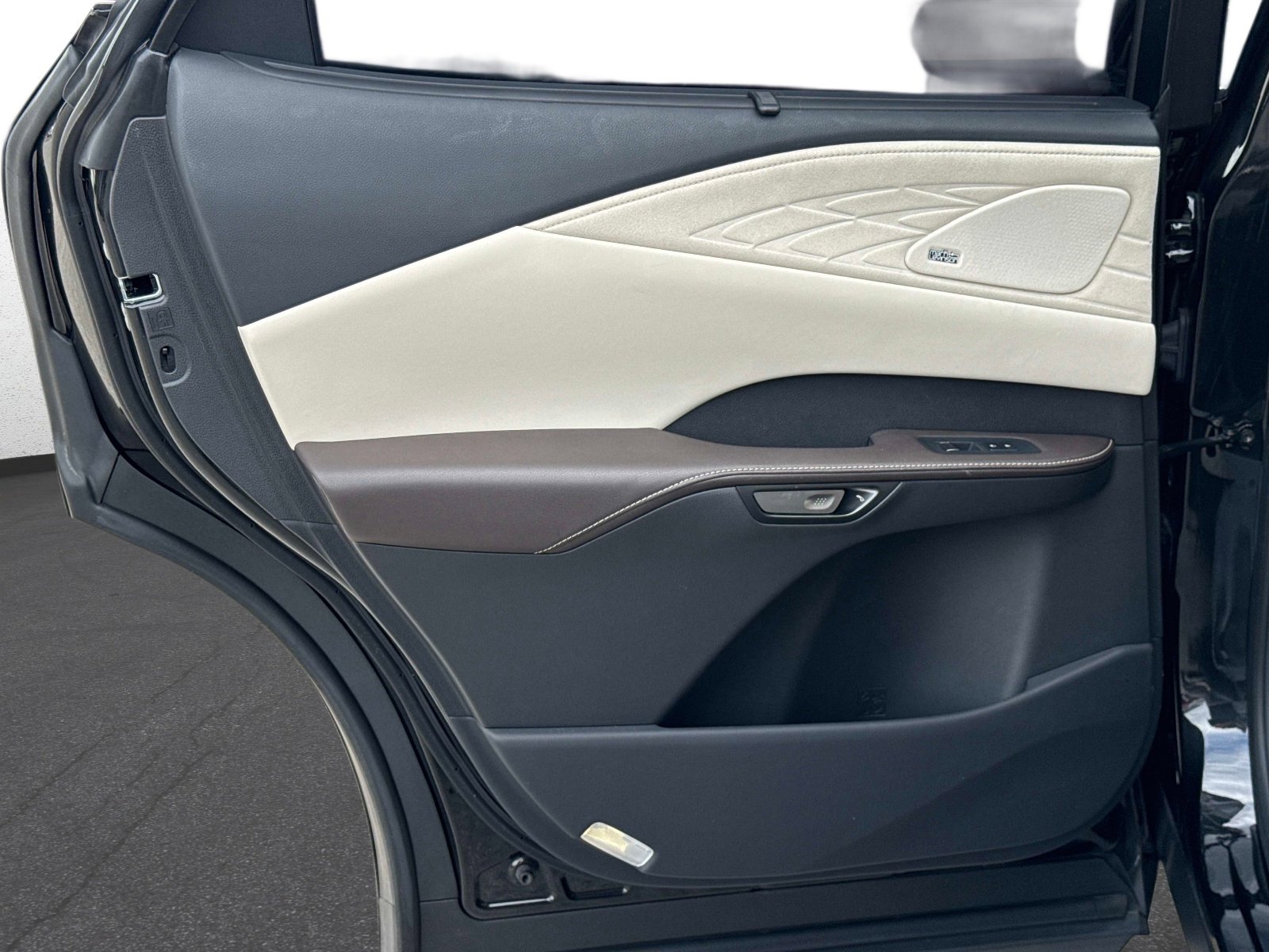 Used 2023 Lexus RX 350 w/ Accessory Package (Z1) image 13