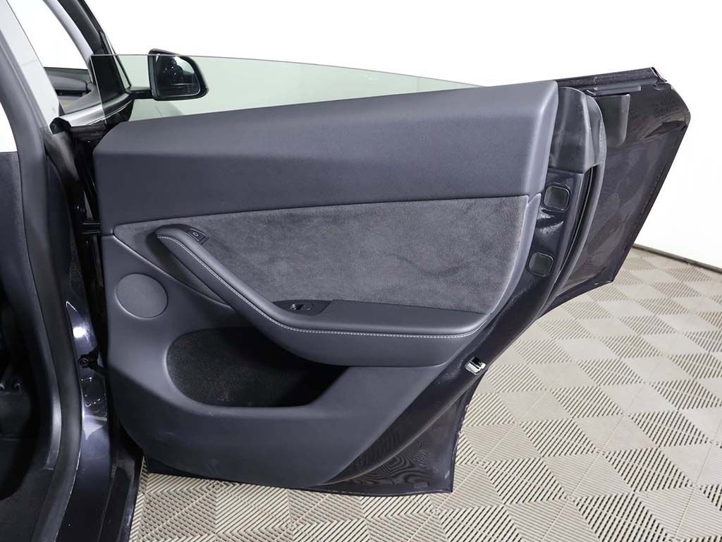 Used 2024 Tesla Model Y Long Range image 29