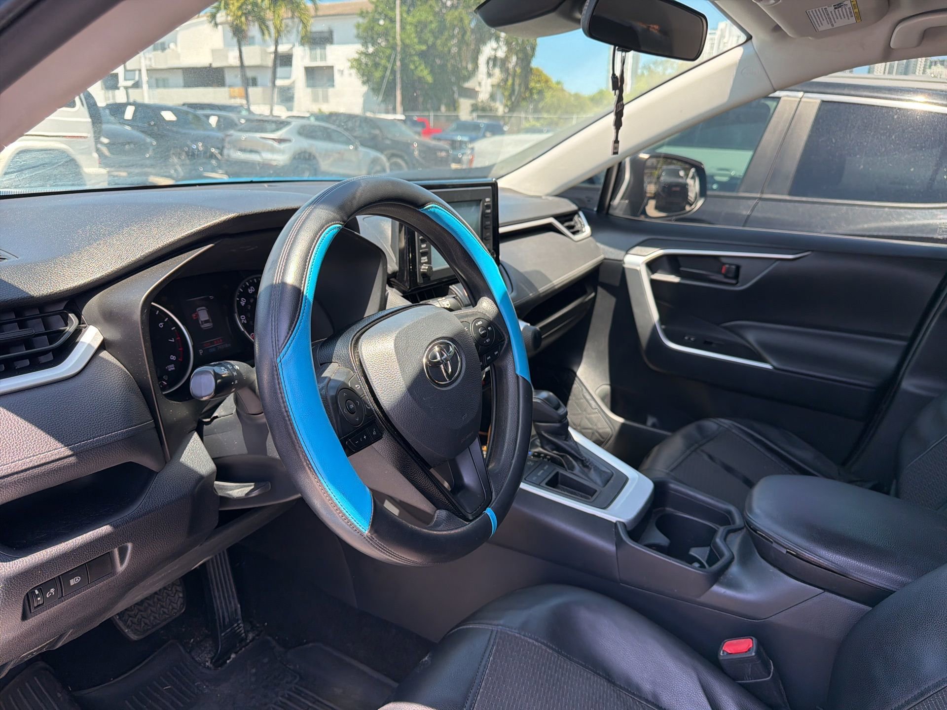 Used 2019 Toyota RAV4 LE FWD image 18