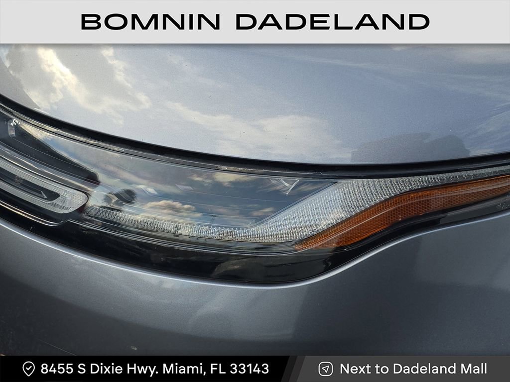 Used 2020 Land Rover Range Rover Evoque R-Dynamic SE image 9