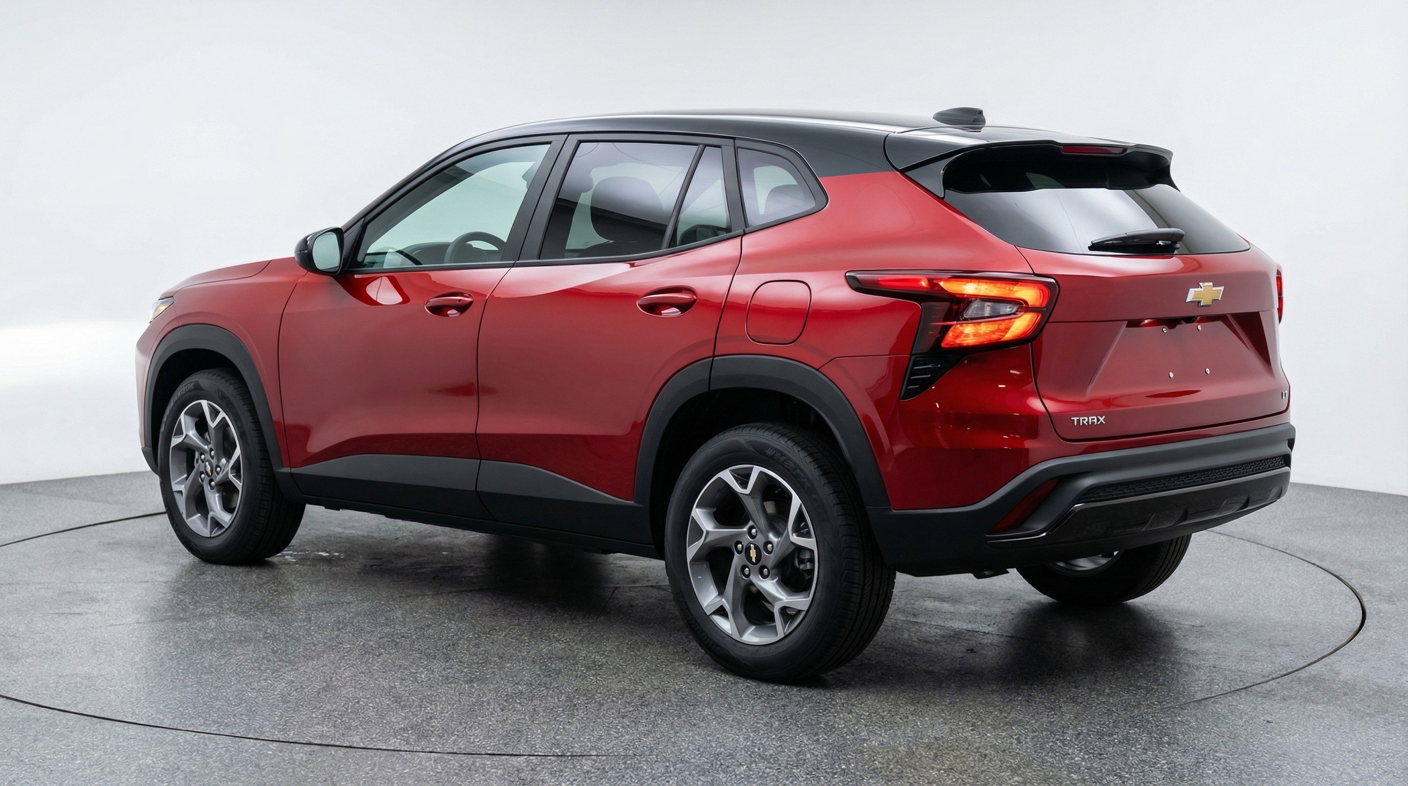 Used 2025 Chevrolet Trax LT FWD image 6
