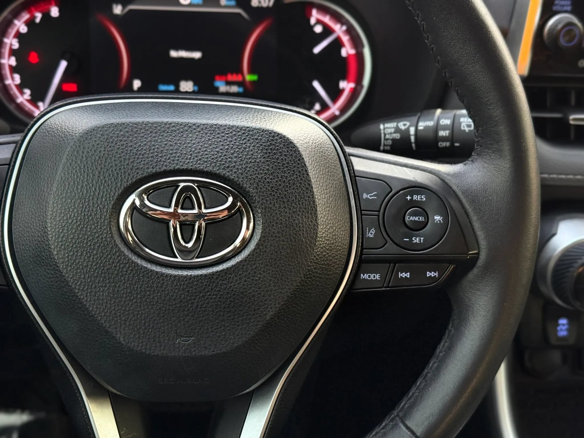 Used 2022 Toyota RAV4 Limited w/ Limited Grade Weather Package AWD/4WD image 29