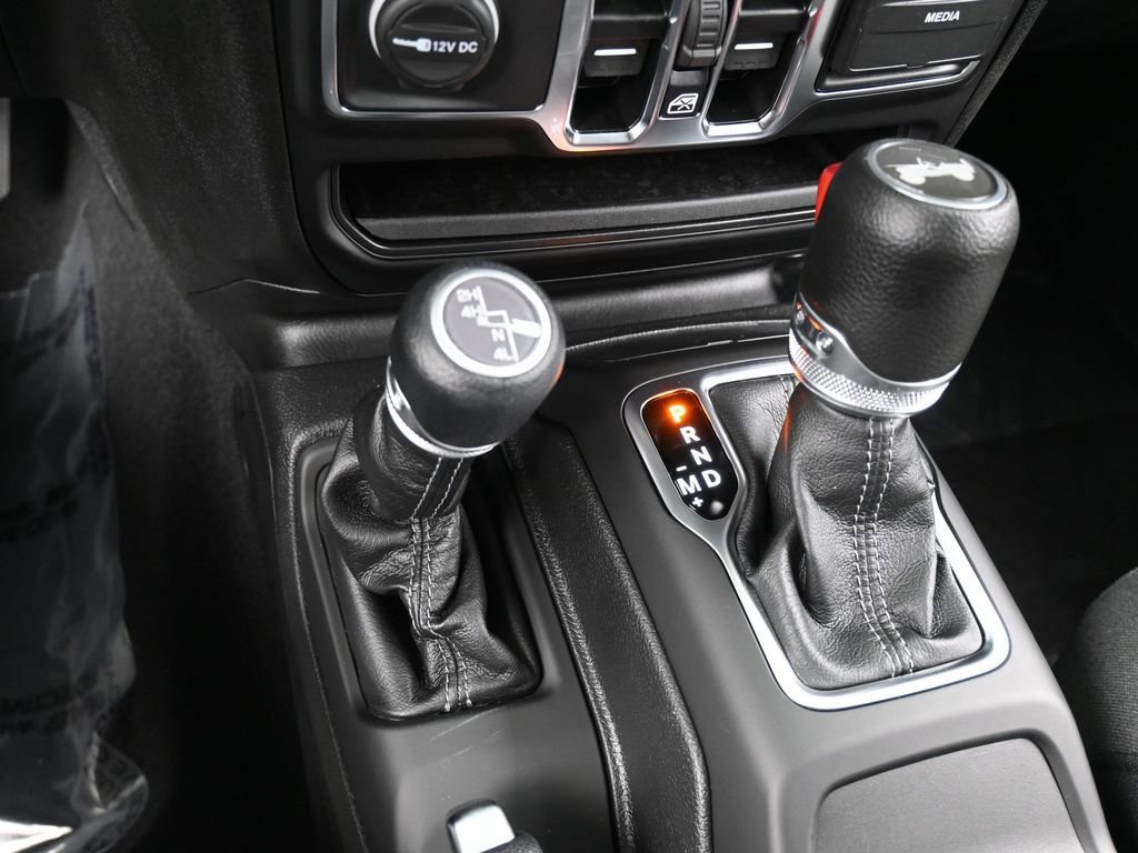 Used 2025 Jeep Wrangler Sport S image 24